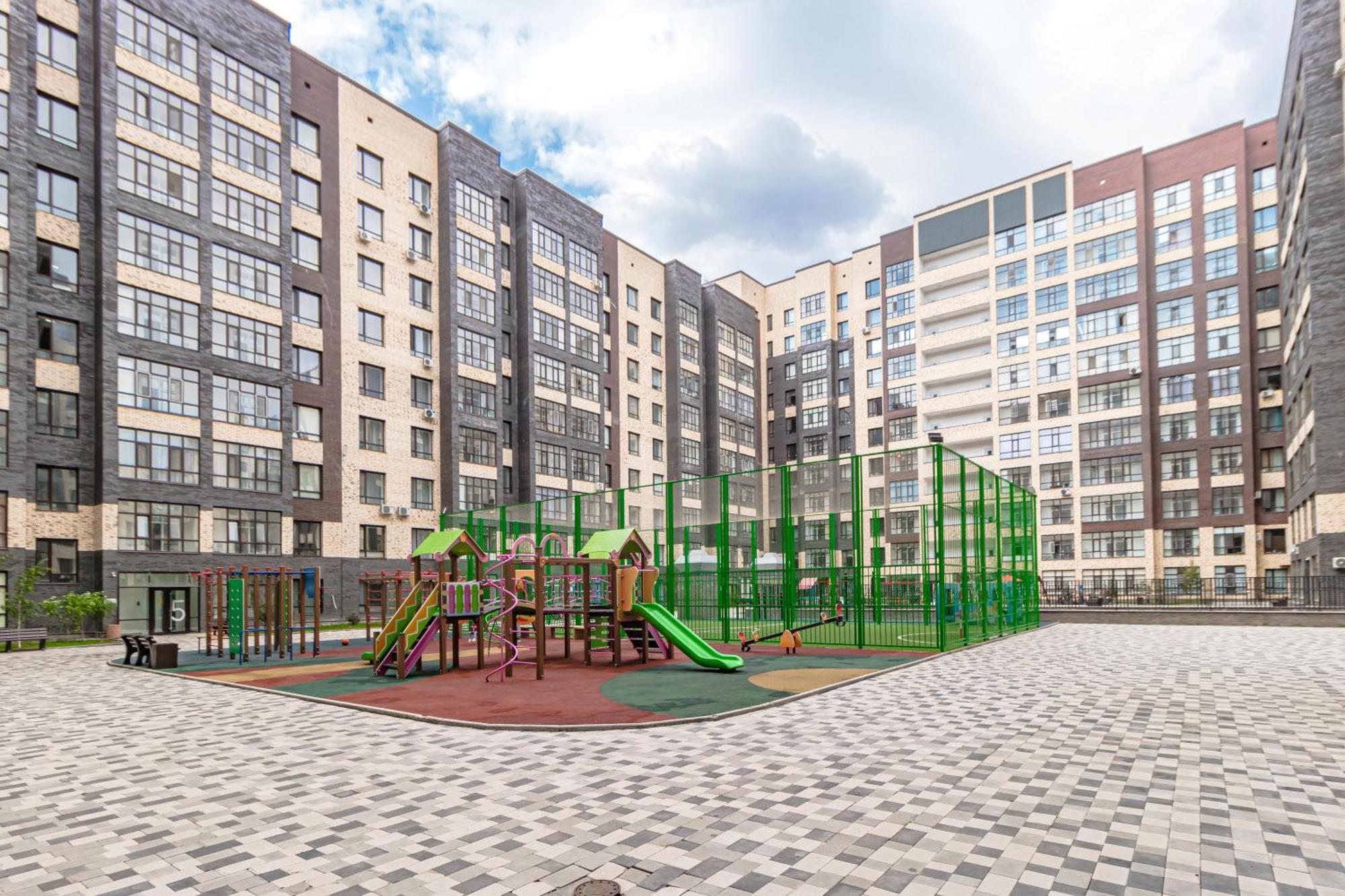 уютные в центре города жк Alpamys возде ботанического сада Apartment